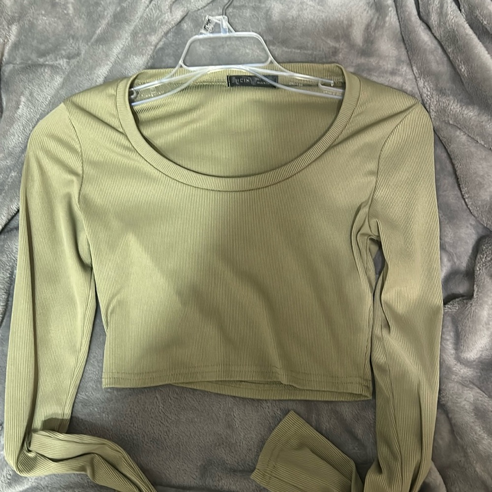 Cropped SHEIN ribbed crop top.